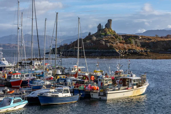 苏格兰斯凯岛上Kyleakin港口附近的Caisteal Maol 它也被称为 Moil城堡 — 图库照片