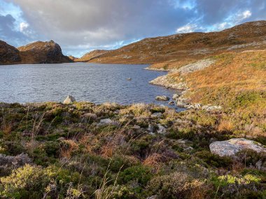 İskoçya 'nın kuzeybatısındaki Argyll' de Kylesku yakınlarındaki İskoçya manzarası,