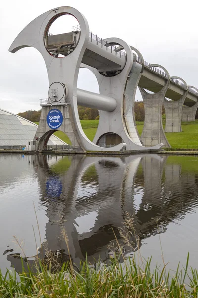 Falkirk Wheel Rotating Boat Lift Falkirk Scotland Connecting Forth Clyde — Stock Photo, Image