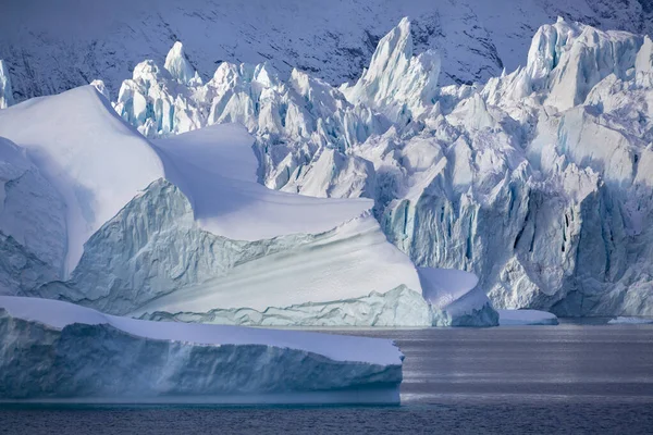 Icebergs Lentamente Derretendo Scoresbysund Leste Groenlândia — Fotografia de Stock