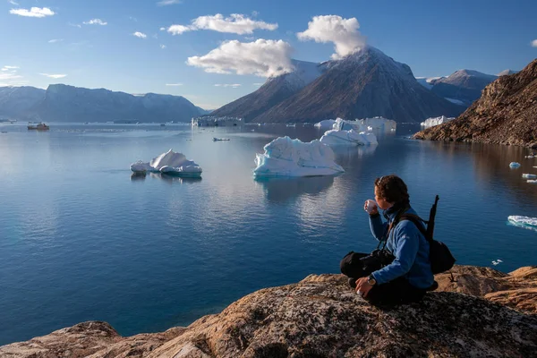 Vista Dramática Uma Pequena Entrada Fiorde Noroeste Nos Confins Scoresbysund — Fotografia de Stock