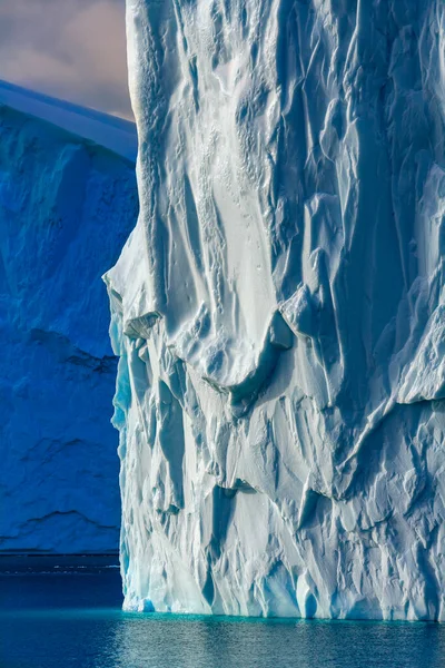 Iceberg Derrete Lentamente Scoresbysund Leste Groenlândia — Fotografia de Stock