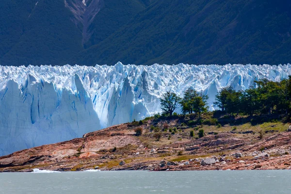 모레노 빙하는 아르헨티나에서 크루즈 지방의 남서부에 Glaciares 공원에 위치한 — 스톡 사진