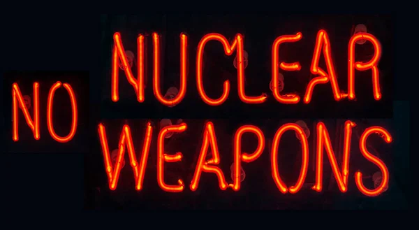 Señal Roja Neón Sin Armas Nucleares — Foto de Stock