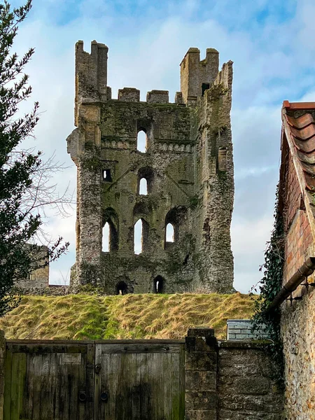 赫姆斯利城堡 Helmsley Castle 是一座中世纪城堡 位于英格兰北约克郡摩尔人国家公园内的赫姆斯利镇 — 图库照片