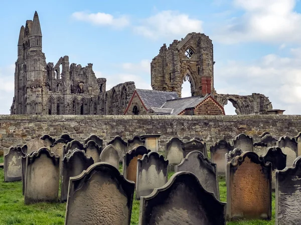 Vista Las Ruinas Abadía Whitby Desde Cementerio Iglesia Santa María —  Fotos de Stock