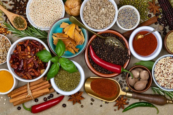 Baharat ve bitki seçimi yemek yaparken lezzet ve baharat katmak için kullanılır.. 