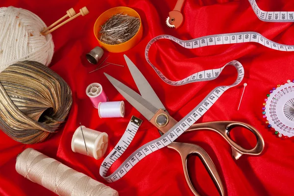 Dressmaking Natürmort Makas Mezura Pamuk Iğne Iplik — Stok fotoğraf