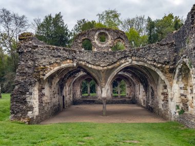 Waverley Manastırı 'nın kalıntıları. İngiltere' deki ilk manastır. Winchester Piskoposu William Giffard tarafından 1128 yılında kuruldu.