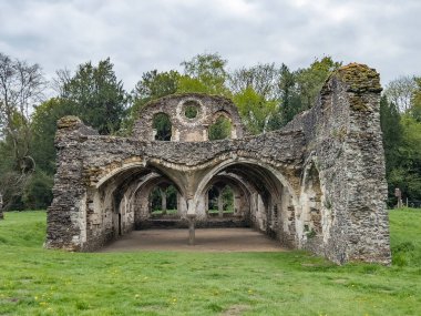 Waverley Manastırı 'nın kalıntıları. İngiltere' deki ilk manastır. Winchester Piskoposu William Giffard tarafından 1128 yılında kuruldu.
