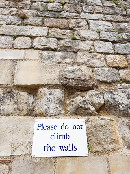 Sign Please Climb Walls — ストック写真