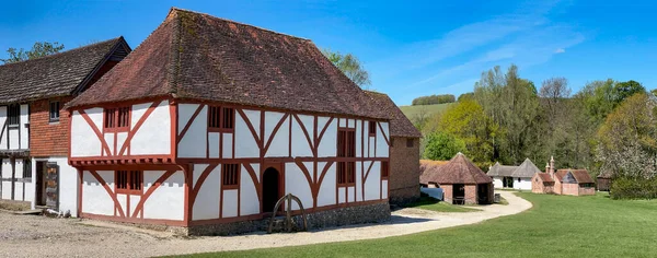 Batı Sussex, İngiltere 'deki Weald ve Downland Açık Hava Müzesi' ndeki Kuzey Cray Ortaçağ Evi. Müze M.Ö. 950 'den 19. yüzyıla kadar uzanan 50' den fazla tarihi binaya sahip 40 dönüm araziyi kapsıyor..