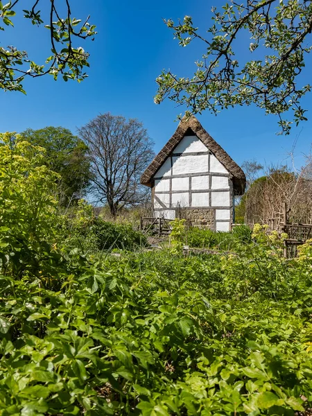 Μεσαιωνικό Σπίτι Και Κήπος Στο Weald Downland Open Air Museum — Φωτογραφία Αρχείου