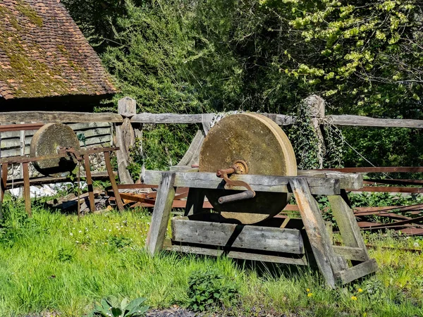 Old Grinding Wheels Farmyard Weald Downland Open Air Museum West — Stock Fotó