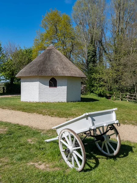 Old Thatched Dairy Building Wooden Cart Weald Downland Open Air — Stock fotografie