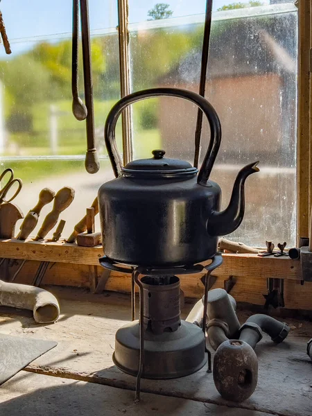 Kettle Prraffin Heater Carpenters Workshop Weald Downland Open Air Museum — Stock Photo, Image