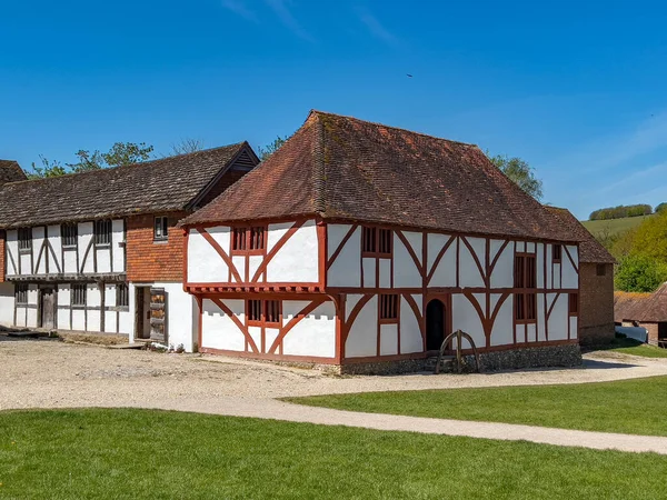 Batı Sussex, İngiltere 'deki Weald ve Downland Açık Hava Müzesi' ndeki Kuzey Cray Ortaçağ Evi. Müze M.Ö. 950 'den 19. yüzyıla kadar uzanan 50' den fazla tarihi binanın yanı sıra bahçeler, çiftlik hayvanları ve yürüyüşler de yer alıyor..