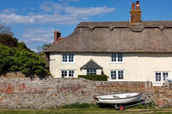 Malowniczy Stary Kryty Strzechą Domek Nadmorskiej Miejscowości Bosham West Sussex — Zdjęcie stockowe