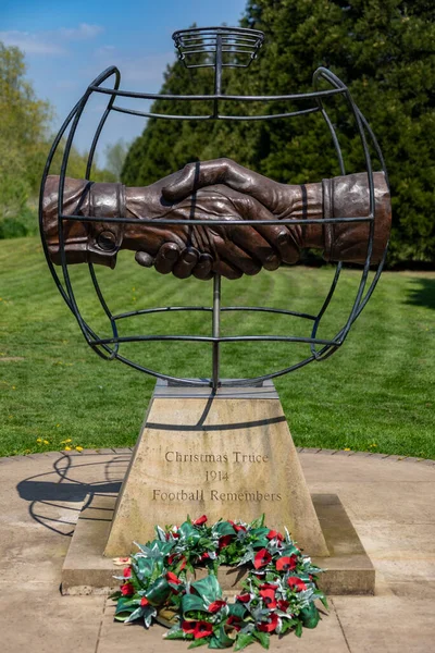 National Memorial Arboretum England Christmas Truce Memorial Football Remembers Game — Stock Photo, Image