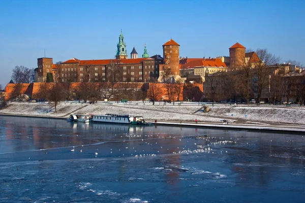 Nézd Fagyasztott Visztula Folyó Királyi Kastély Wawel Domb Város Krakkó — Stock Fotó