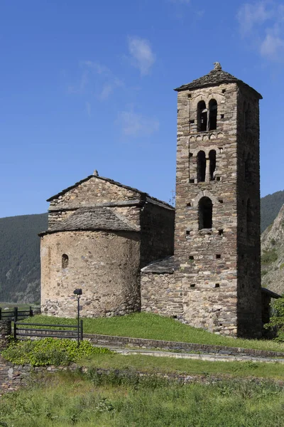 安道尔公国的一个小教堂 位于南比利牛斯的安道尔公国 位于法国和西班牙之间 安道尔是一个繁荣的国家 主要是因为其旅游业 估计每年有1 020万游客 — 图库照片