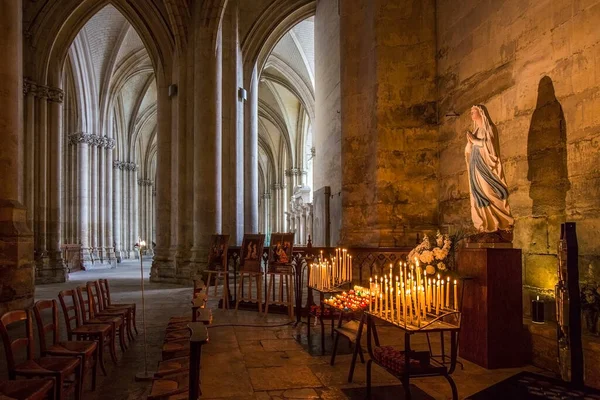 法国香槟地区Troyes市哥特式大教堂圣皮埃尔 圣保罗的内部 — 图库照片