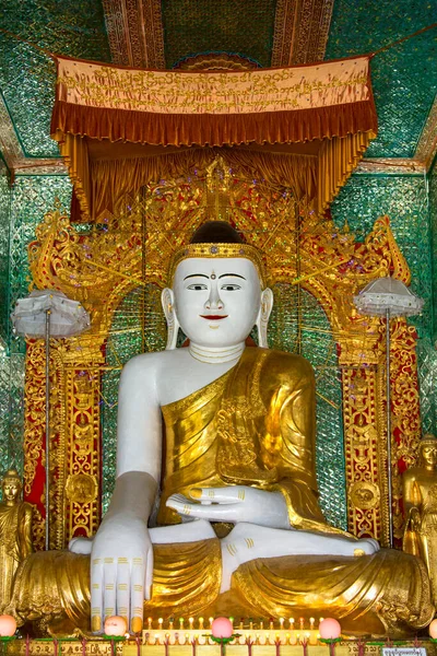 缅甸萨加宁市附近萨加岭Swan Ponnija Slin塔的佛像 — 图库照片