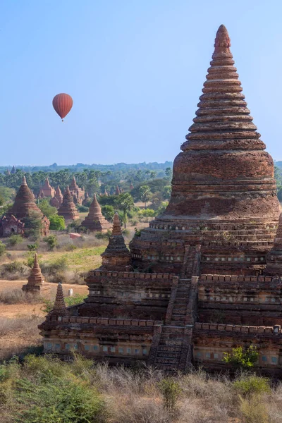 Balão Quente Sobrevoando Templos Zona Arqueológica Bagan Mianmar Birmânia — Fotografia de Stock