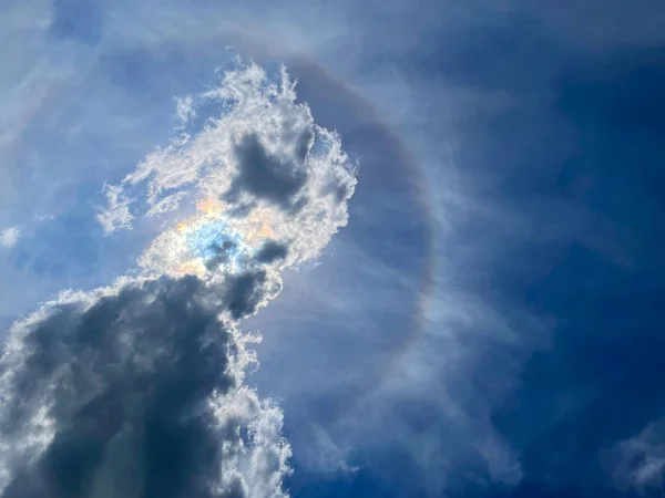 Ring Färg Runt Solen Orsakad Solljus Som Passerar Genom Iskristaller — Stockfoto