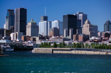 Montreal 'in Skyline' ı Kanada 'daki St. Lawrence Seaway boyunca izlendi.