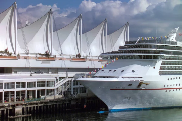 Cruise Ship Moored Vancouver Cruise Ship Terminal City Vancouver Canada — Stock Photo, Image