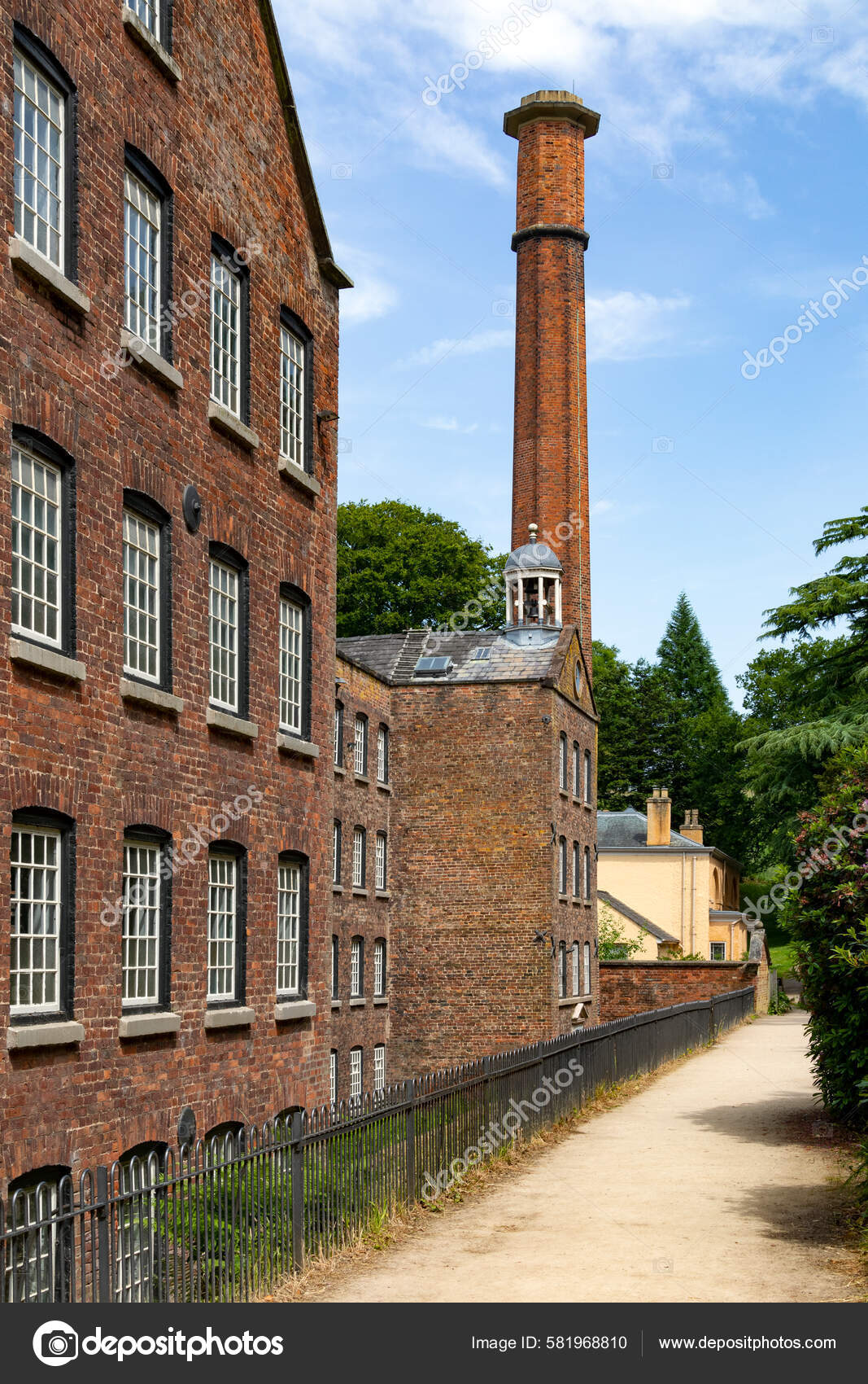 Quarry Bank Mill Também Conhecido Como Styal Mill Styal Cheshire — Foto  editorial © Steve_Allen #581968810, image size:1067x1700