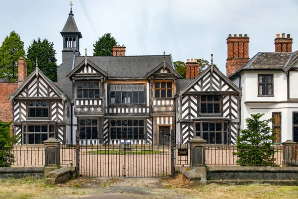 Wythenshawe Hall 16Th Century Timber Framed Historic House Former Manor — Stock Photo, Image