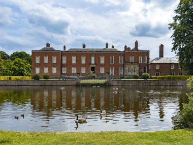 Dunham Massey Malikânesi ve Manchester 'daki hendek, İngiltere' nin kuzeybatısındaki Altrincham yakınlarında..