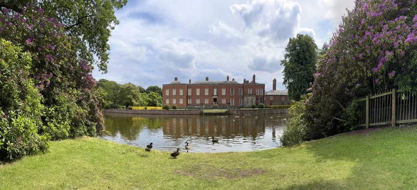 Dunham Massey Hall Και Τάφρος Στην Ευρύτερη Μάντσεστερ Κοντά Στο — Φωτογραφία Αρχείου