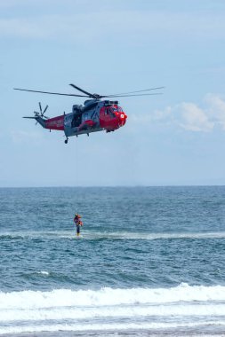 İngiliz Kraliyet Donanması Kurtarma Helikopteri İngiltere 'nin kuzeydoğusunda bir yatçının kurtarılmasında rol aldı..
