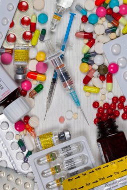 Tıbbi - Hastalık tedavisinde kullanılan ilaçlar.