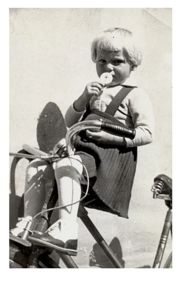 Girl on a tricycle — Stock Photo, Image