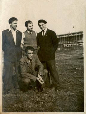 genç erkekler