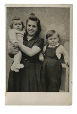 Genç anne ve bebeği