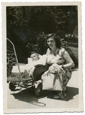 Genç Anne.