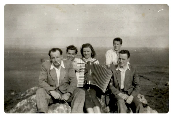 Vrienden - meisje met accordeon — Stockfoto