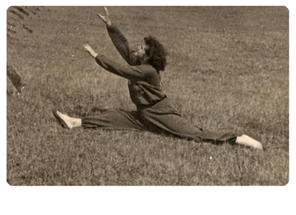 Vrouw oefenen in het park — Stockfoto