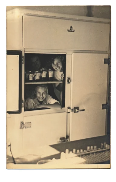 Mujeres en el gabinete médico (fotos divertidas ) — Foto de Stock