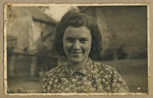 Retrato de mujer joven — Foto de Stock