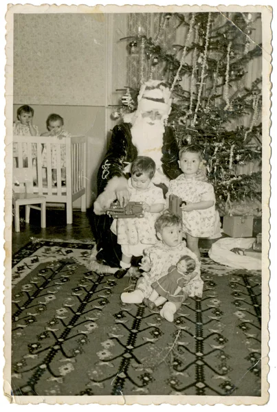 Santa Claus (opa Frost) in de kinderkamer — Stockfoto