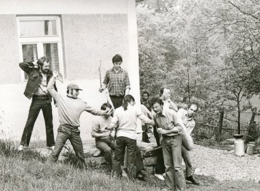 Bir grup genç insan (erkek)