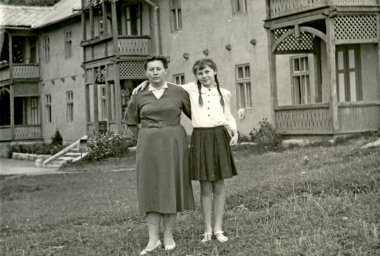 Anne ve kızı.