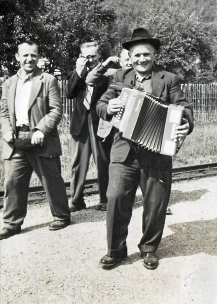 Muž s akordeonem — Stock fotografie