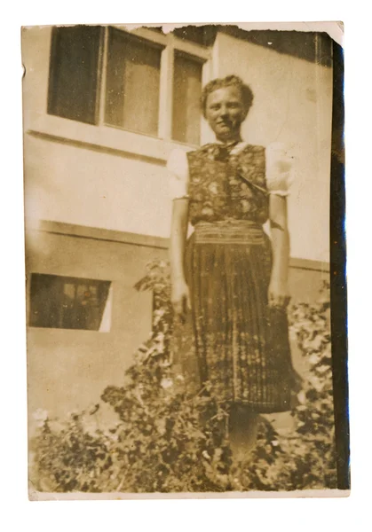 Vrouw in kostuum met lange rok — Stockfoto